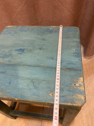 Antigua mesita auxiliar de madera