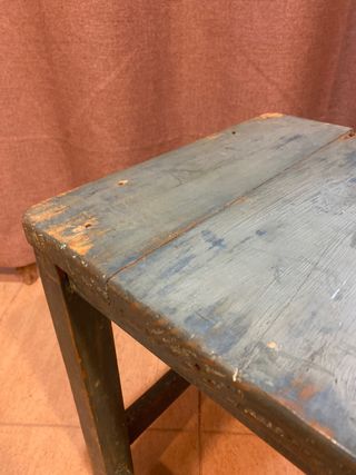 Antigua mesita auxiliar de madera