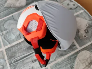 Casco de esquí infantil con visera