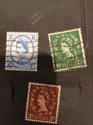 Lote 3 sellos Reina Isabel II