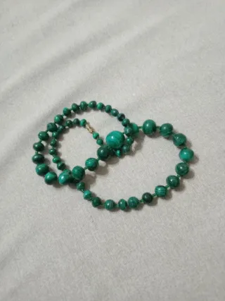 Collana di perle verdi