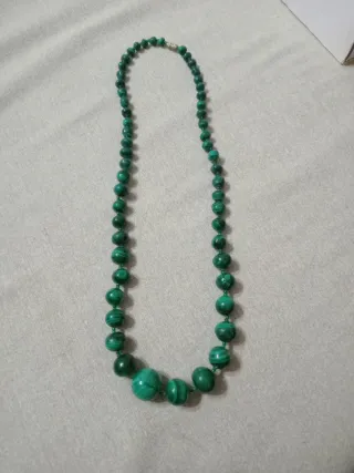 Collana di perle verdi