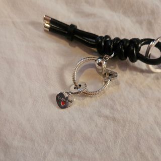Portachiavi Pandora cordino nero e argento