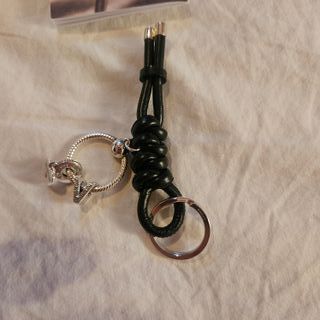 Portachiavi Pandora cordino nero e argento