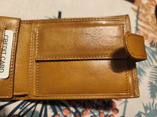 Cartera de piel mostaza