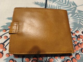 Cartera de piel mostaza