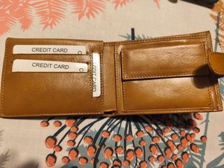 Cartera de piel mostaza