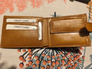 Cartera de piel mostaza