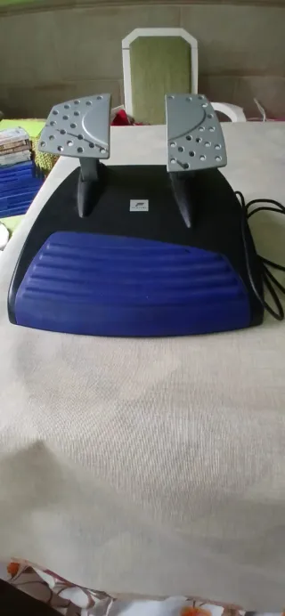 Volante Fanatec Speedster 3 + F1 2004 PS2