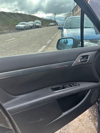 Puerta delantera conductor Peugeot 407 (2004)