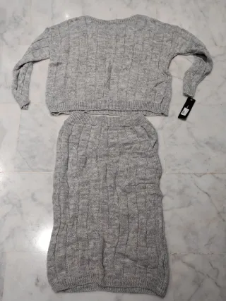 Conjunto de Punto Con Jersey y Falda de Mujer