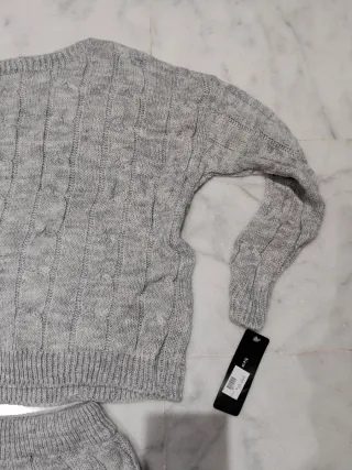 Conjunto de Punto Con Jersey y Falda de Mujer