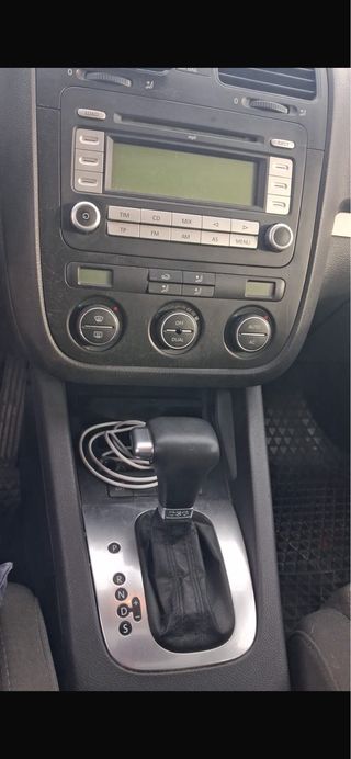 Volkswagen Golf 2.0 TDI DSG 140cv – Automático