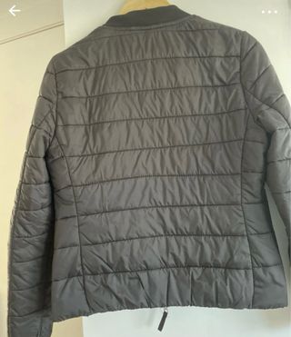 Cazadora acolchada negra bomber