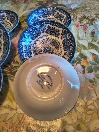 Coppette in ceramica blu e bianche