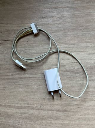 iPad 2 Apple bianco + custodia, protezione e caricabatterie