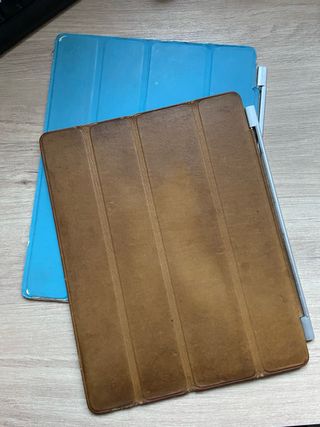 iPad 2 Apple bianco + custodia, protezione e caricabatterie