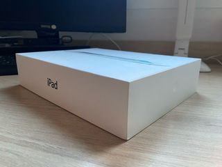 iPad 2 Apple bianco + custodia, protezione e caricabatterie