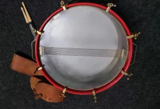 Caja , Tambor redoblante  Vintage  Honsuy de latón
