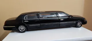 Limusina escala 1/18