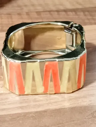 Pulsera Brazalete Dorado con Diseño Naranja