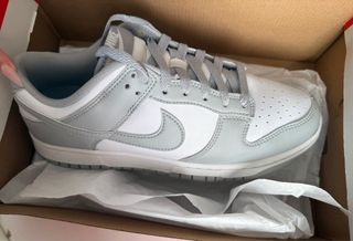 Nike Dunk Low Gris y Blanco