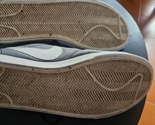 Scarpe Nike grigie, bianche e nere