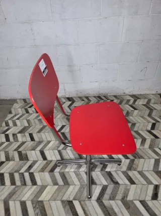 Silla roja diseño moderno