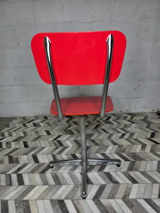 Silla roja diseño moderno