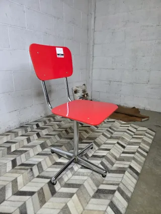 Silla roja diseño moderno