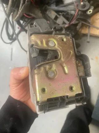 Cerradura  Puerta Golf MK3 Cabrio puerta derecha