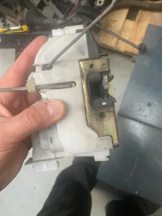 Cerradura  Puerta Golf MK3 Cabrio puerta derecha