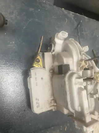 Cerradura  Puerta Golf MK3 Cabrio puerta derecha