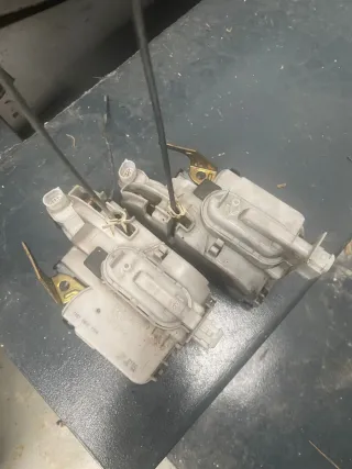 Cerradura  Puerta Golf MK3 Cabrio puerta derecha