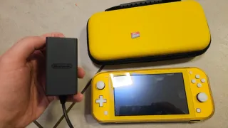 Nintendo Switch Lite Giallo + MicroSD 200GB