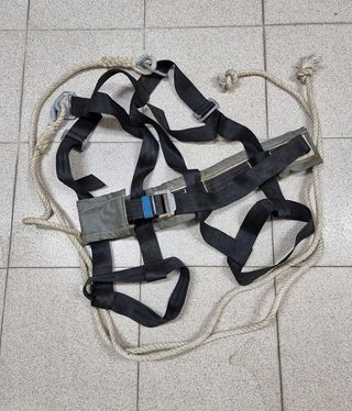 Arnés de seguridad con cuerda