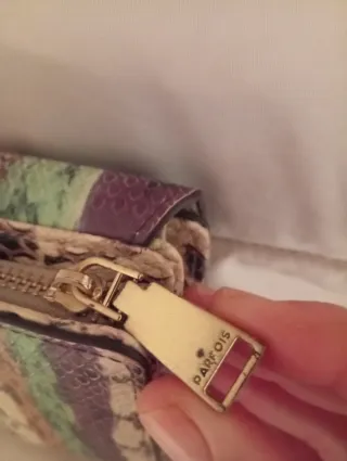 Cartera Parfois multicolor efecto piel serpiente