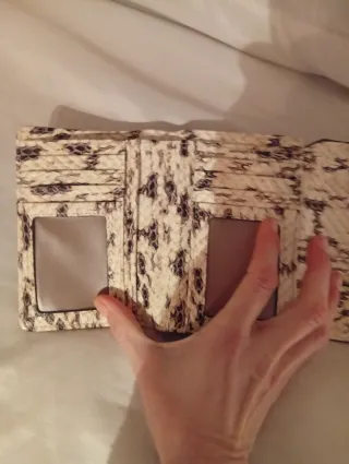 Cartera Parfois multicolor efecto piel serpiente