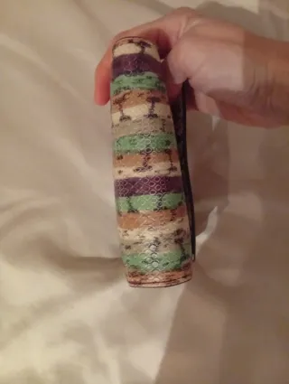 Cartera Parfois multicolor efecto piel serpiente