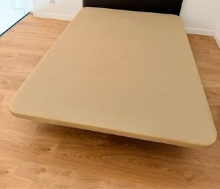 Colchón con funda y somier tapizado beige de 135cm