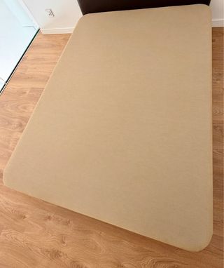 Colchón con funda y somier tapizado beige de 135cm