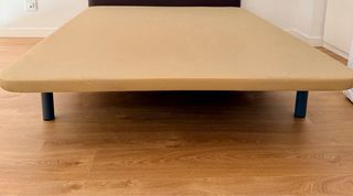 Colchón con funda y somier tapizado beige de 135cm