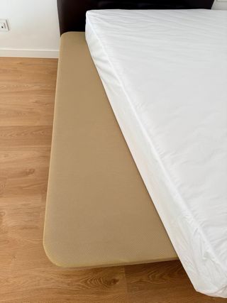 Colchón con funda y somier tapizado beige de 135cm