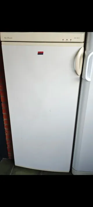 Congelador Vertical 125 Litros New Pol 125C