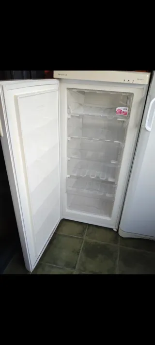 Congelador Vertical 125 Litros New Pol 125C