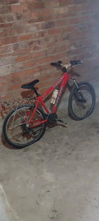 Bicicleta de montaña Specialized roja