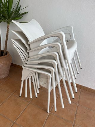Sillas de plástico apilables para terraza