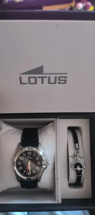 Reloj Lotus Negro y Plateado