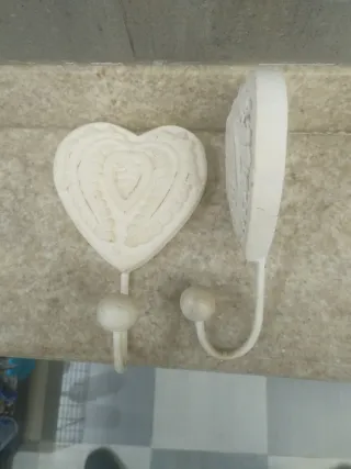 2 Perchas Corazón Blancas