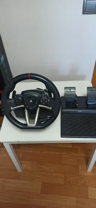 Volante Logitech RWA con Pedales